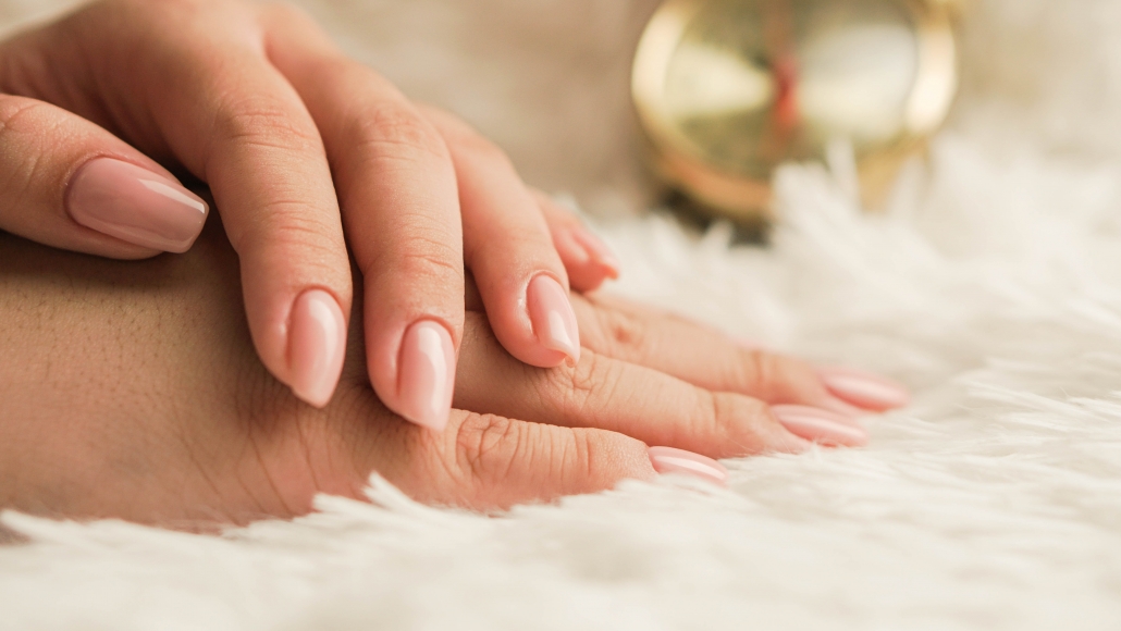 Jak usunąć manicure hybrydowy? | Hurtownia Kosmetyczna Impuls Szczecin
